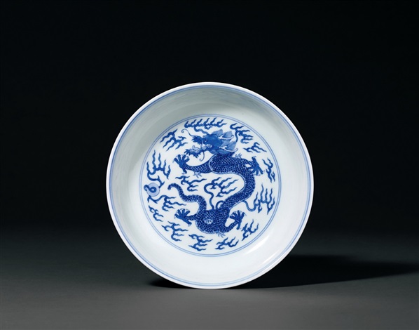 清嘉庆青花龙纹盘brA FINE BLUE AND WHITE DRAGON DISH on artnet